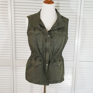 Army green travel vest